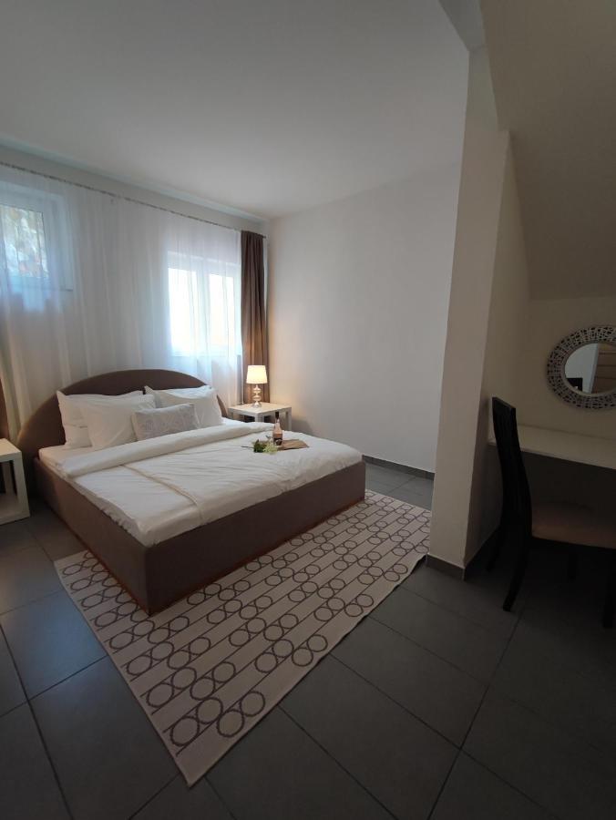 Apartments Obala Малинска Экстерьер фото